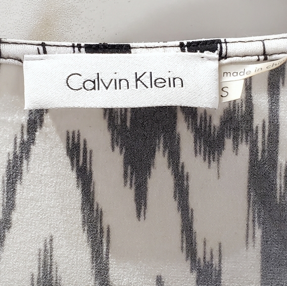 Calvin Klein S sleeveless top - Picture 2 of 3